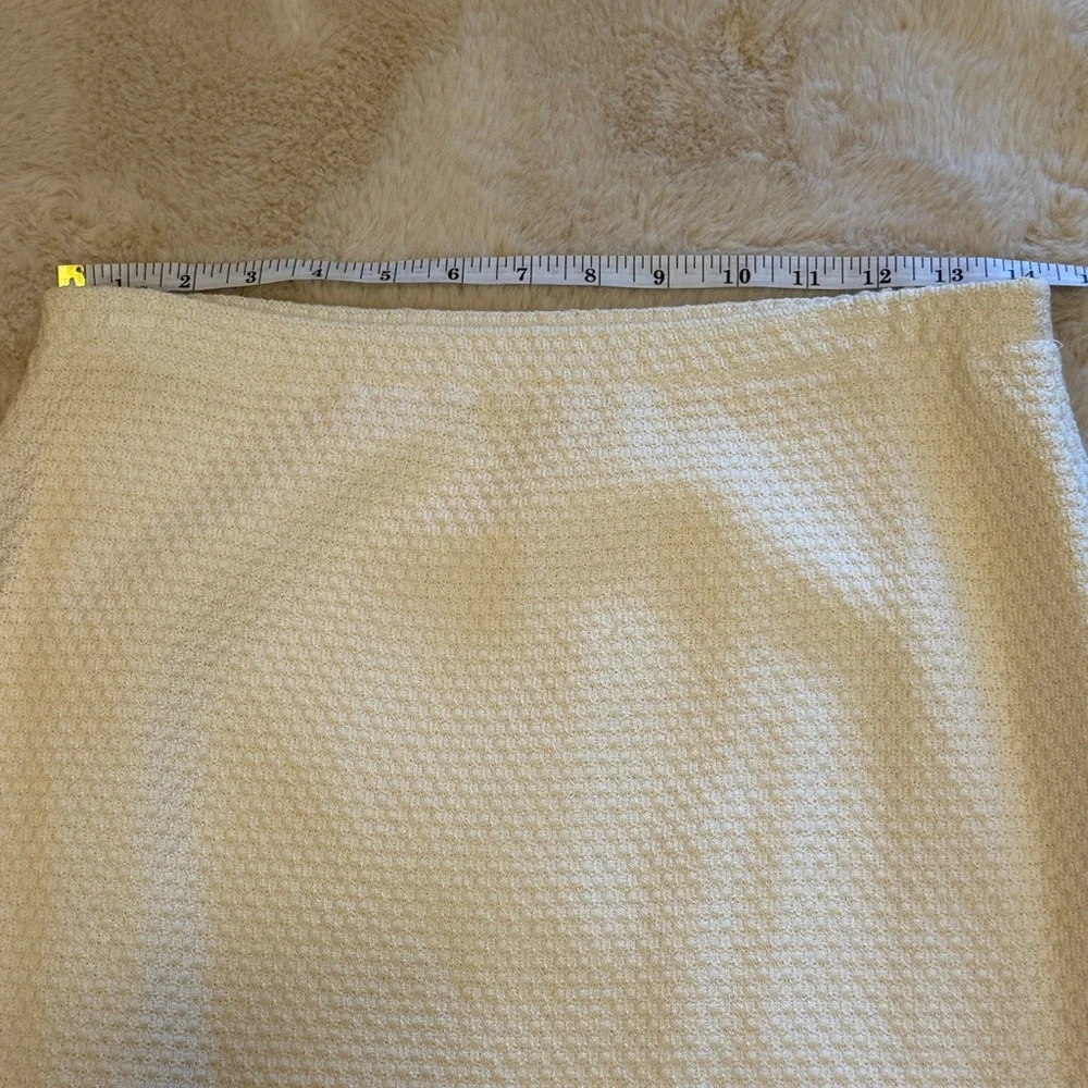 St. John Collection Cream Knit Jacket and Skirt Set - Picture 14 of 16